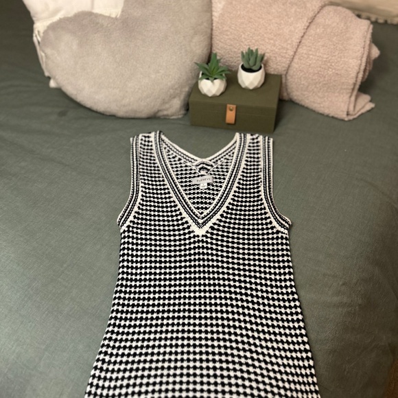 Women’s Striped White and Black Evereve Top - Picture 3 of 5